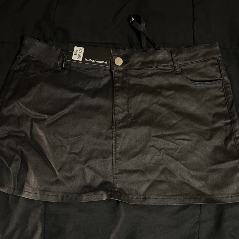 Apparis Sleek Black Mini Skirt